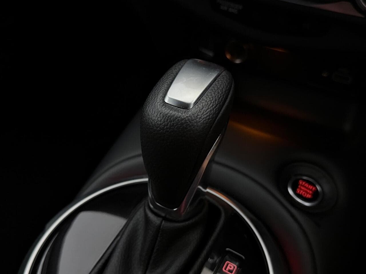 Nissan Juke thumbnail Interior Front