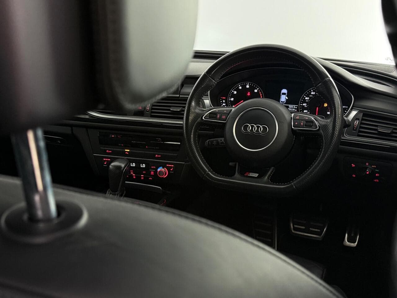 Audi A6 Avant thumbnail Interior Front