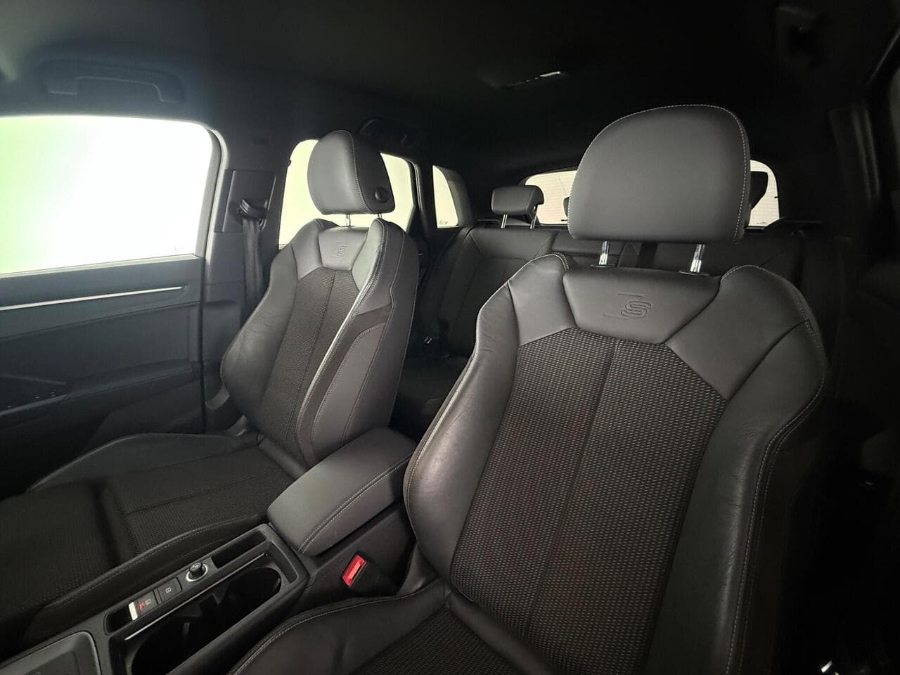 Audi Q3 thumbnail Seat Front Passenger
