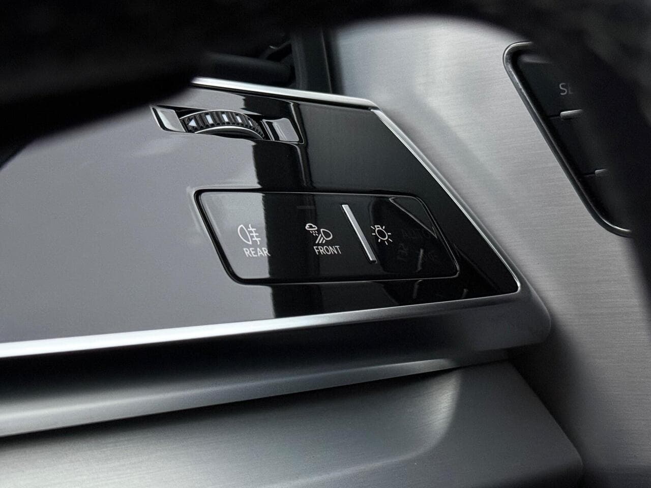 Audi Q8 thumbnail Misc Controls