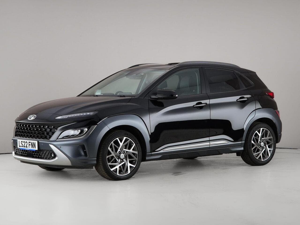 Hyundai KONA thumbnail Front Left