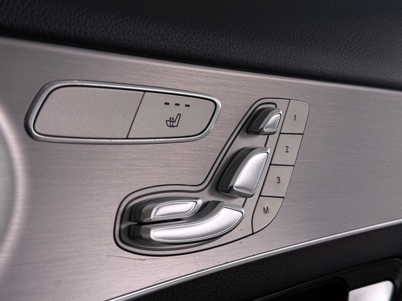 Mercedes-Benz GLC thumbnail Misc Controls