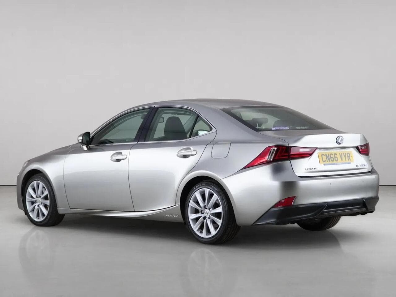 Lexus IS thumbnail Rear Left