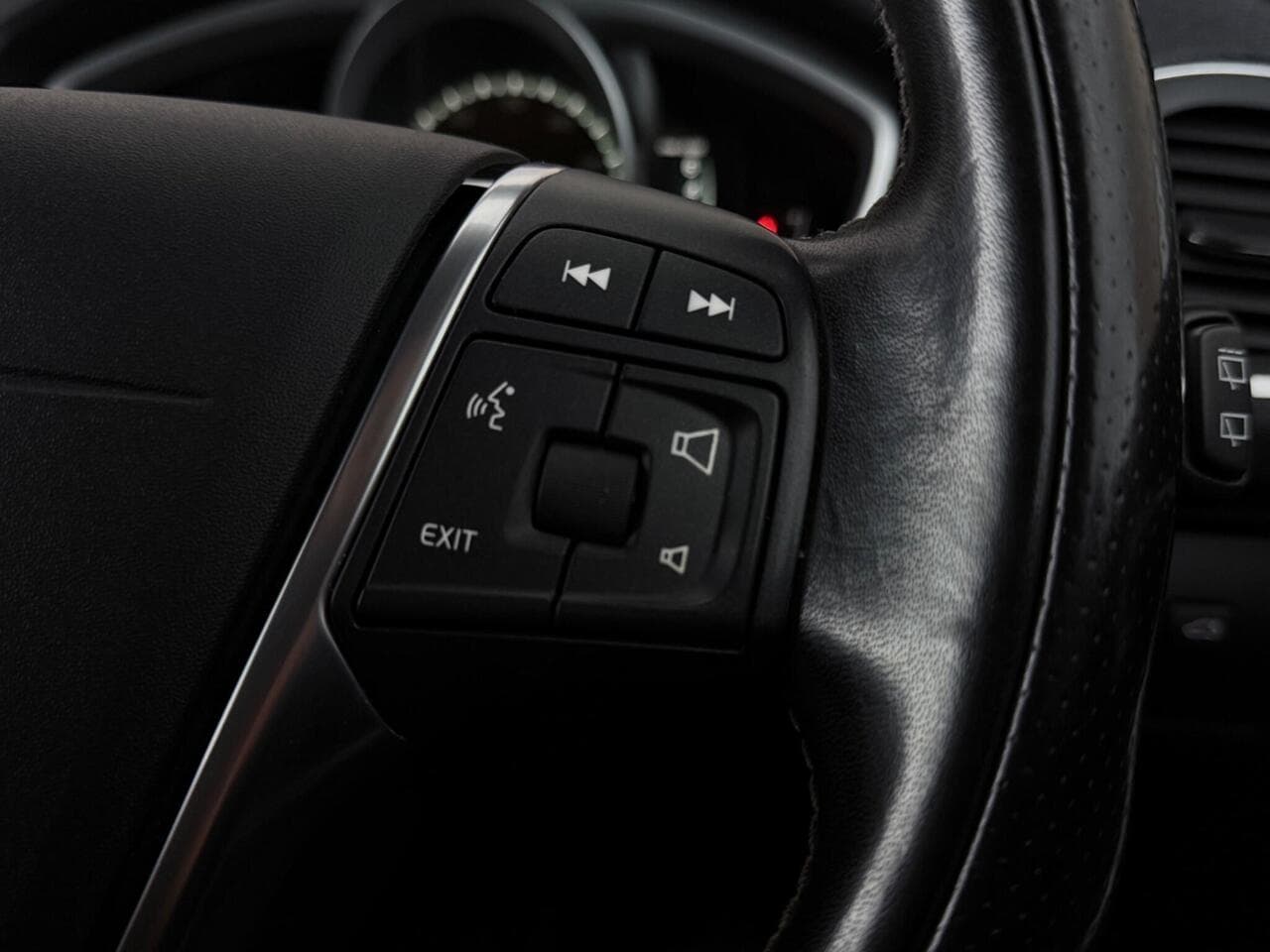 Volvo V40 thumbnail Misc Controls