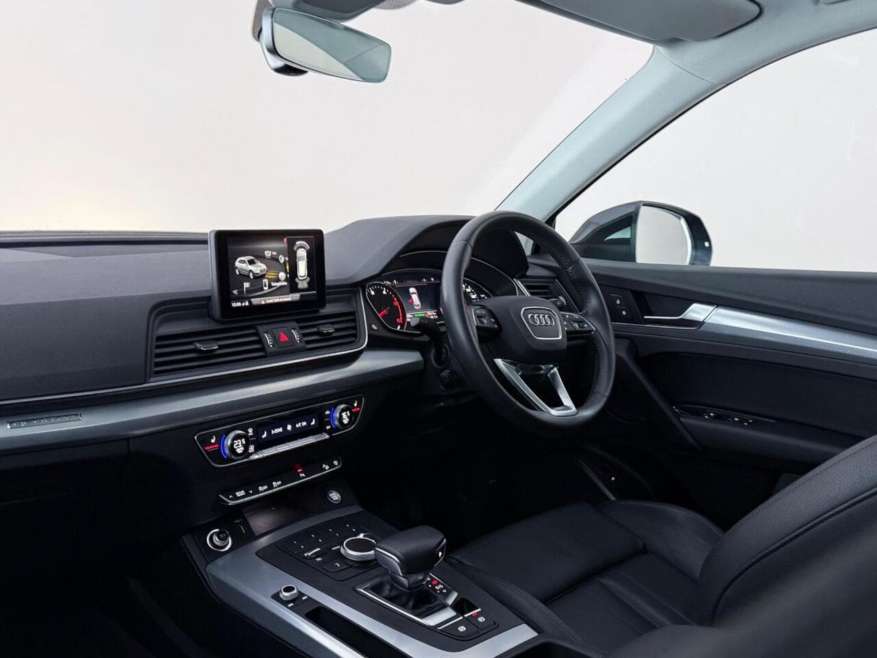 Audi Q5 thumbnail Interior Front