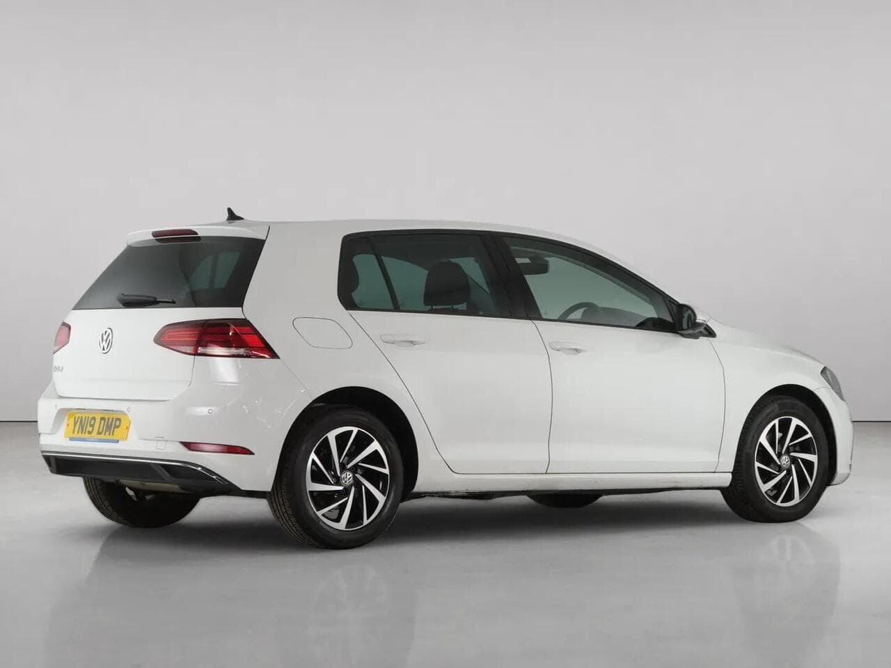 Volkswagen Golf thumbnail Rear Right