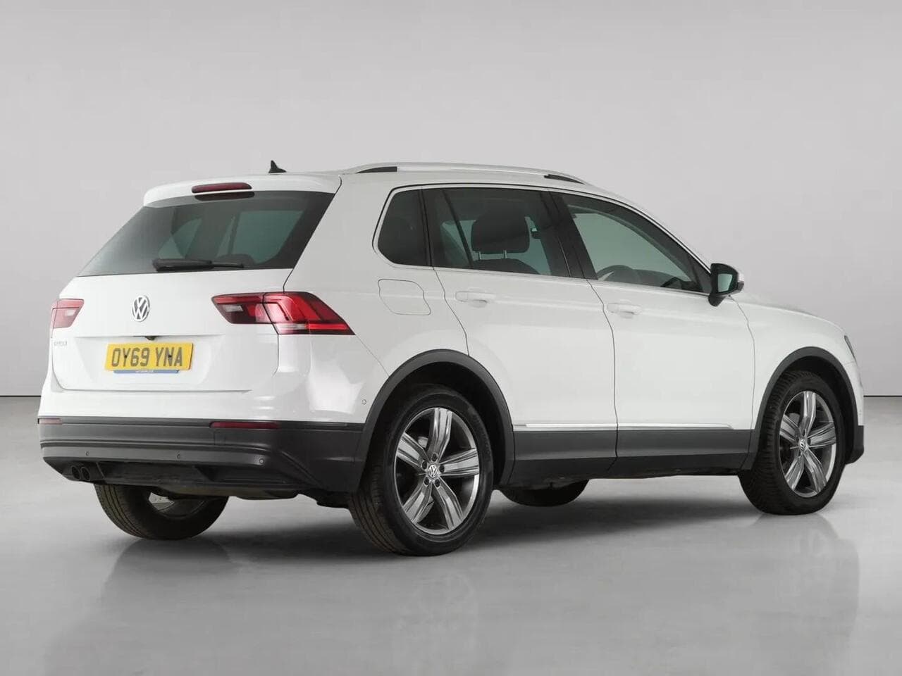 Volkswagen Tiguan thumbnail Rear Right