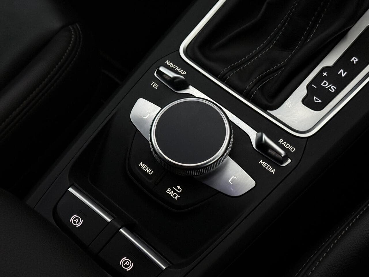 Audi Q2 thumbnail Misc Controls