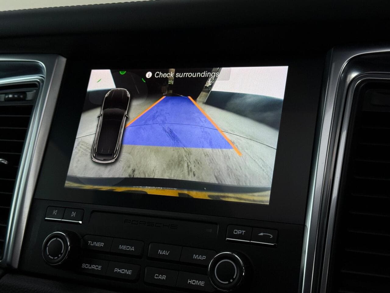 Porsche Macan thumbnail Infotainment System