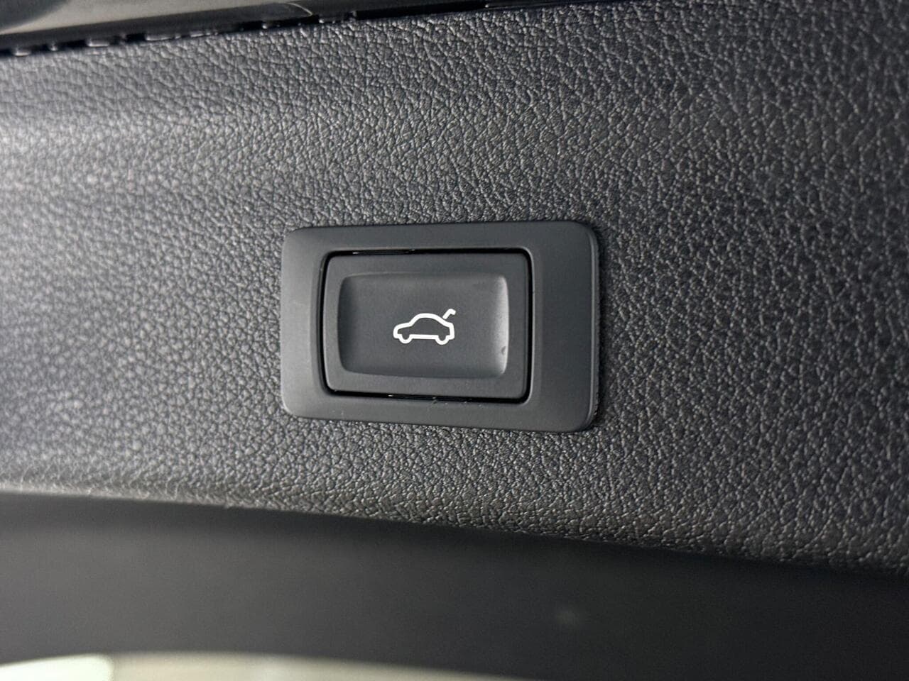 Audi Q3 thumbnail Misc Controls