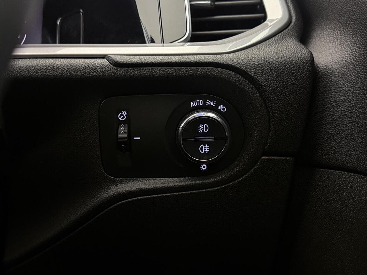 Vauxhall Grandland thumbnail Misc Controls