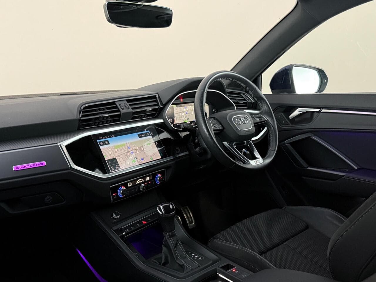 Audi Q3 thumbnail Interior Front