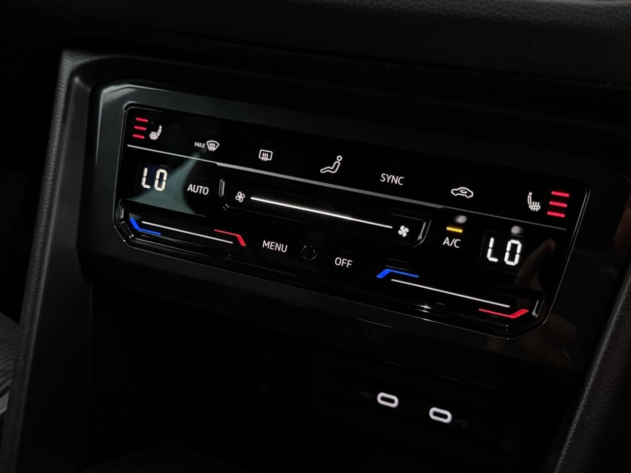 Volkswagen Tiguan thumbnail Infotainment System