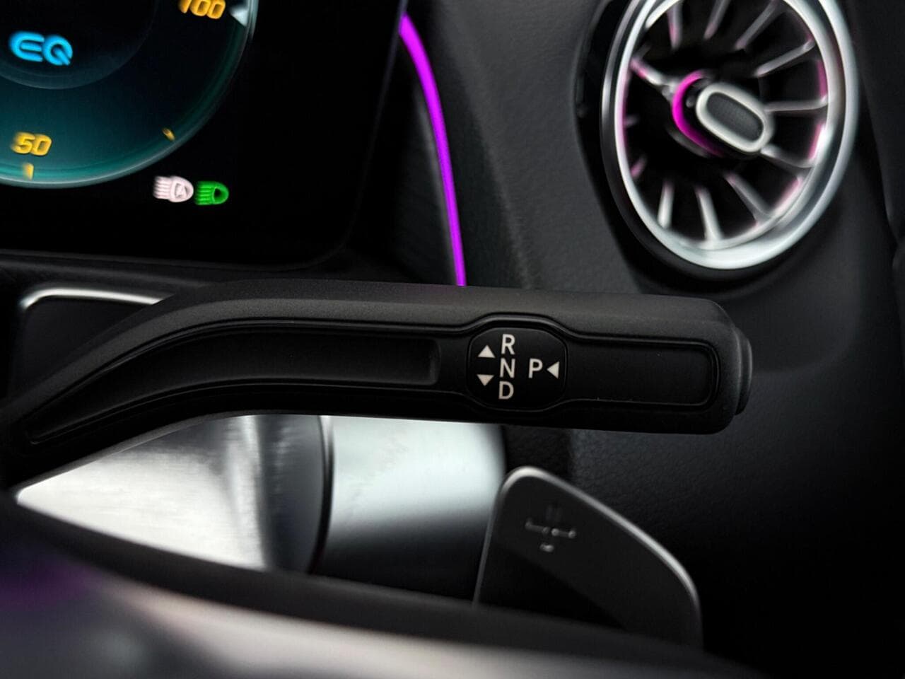 Mercedes-Benz EQB thumbnail Misc Controls