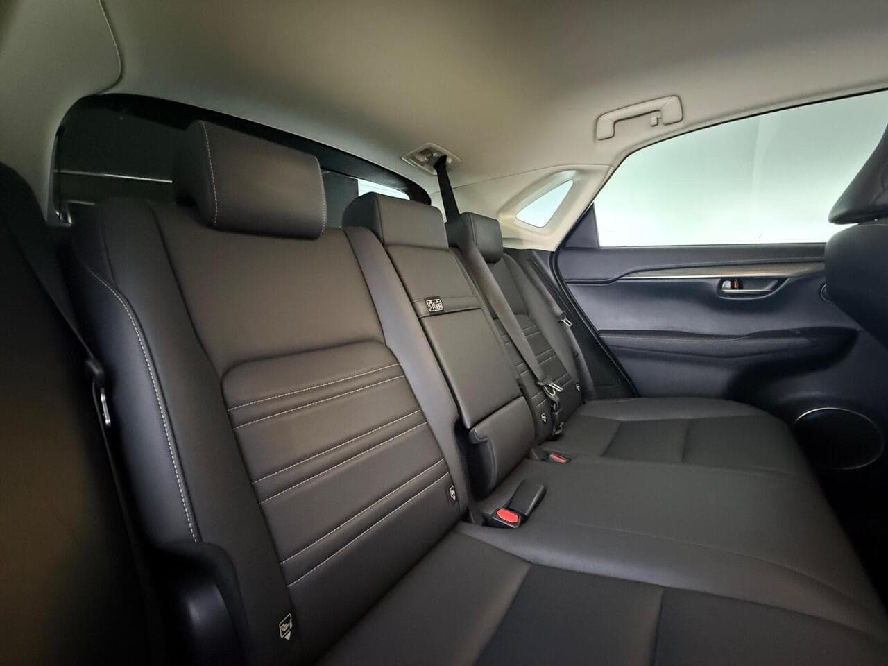 Lexus NX thumbnail Seats Rear