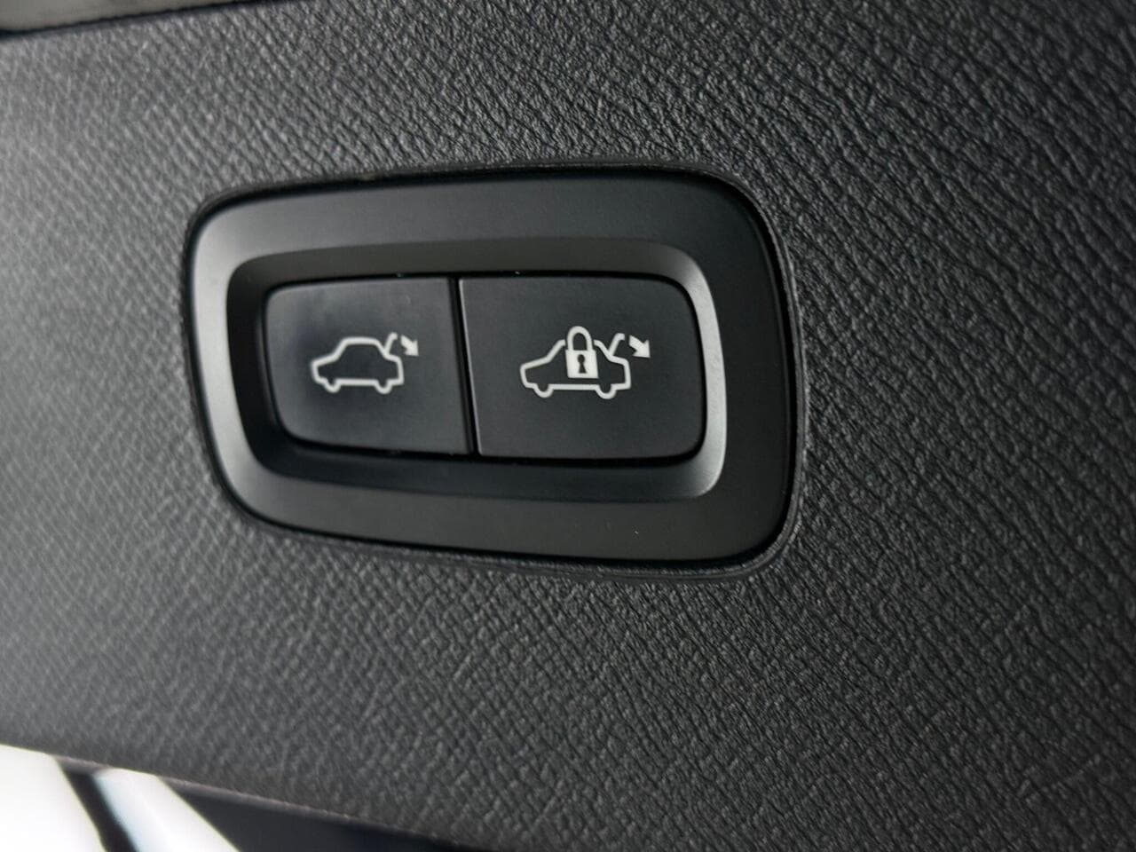 Volvo XC90 thumbnail Misc Controls
