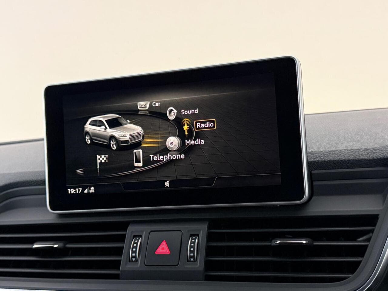Audi Q5 thumbnail Infotainment System