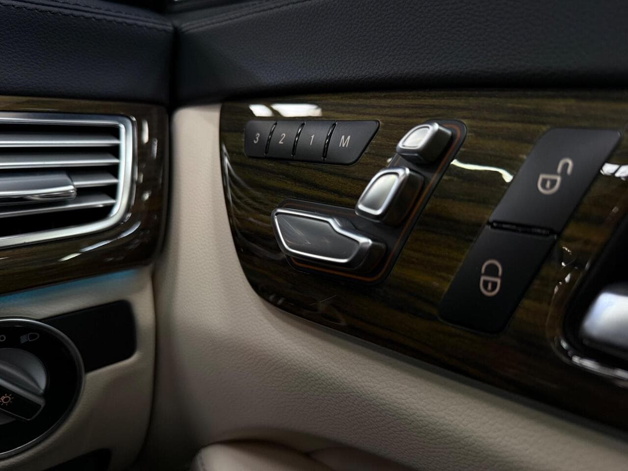 Mercedes-Benz CLS thumbnail Misc Controls