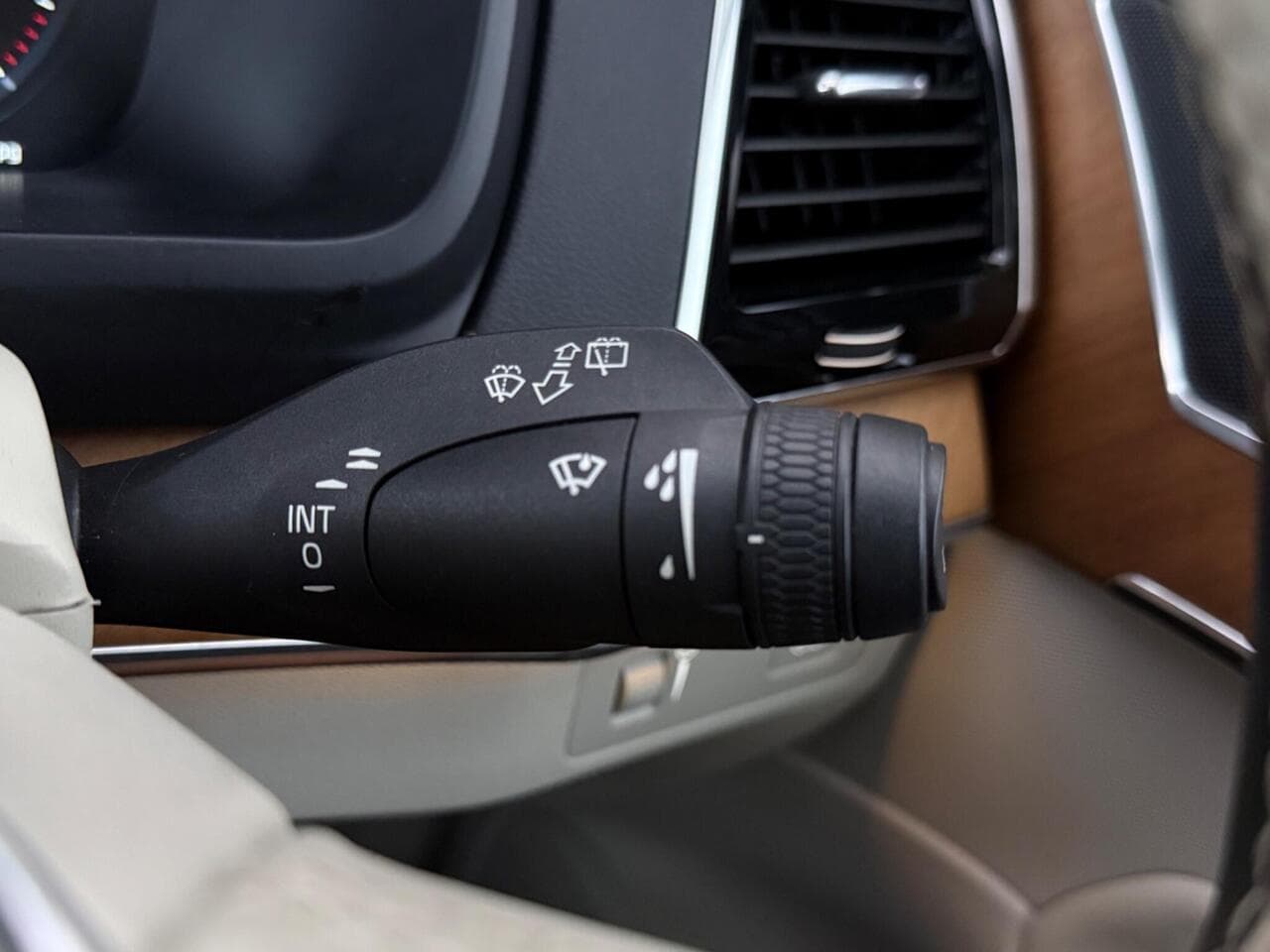 Volvo XC90 thumbnail Misc Controls