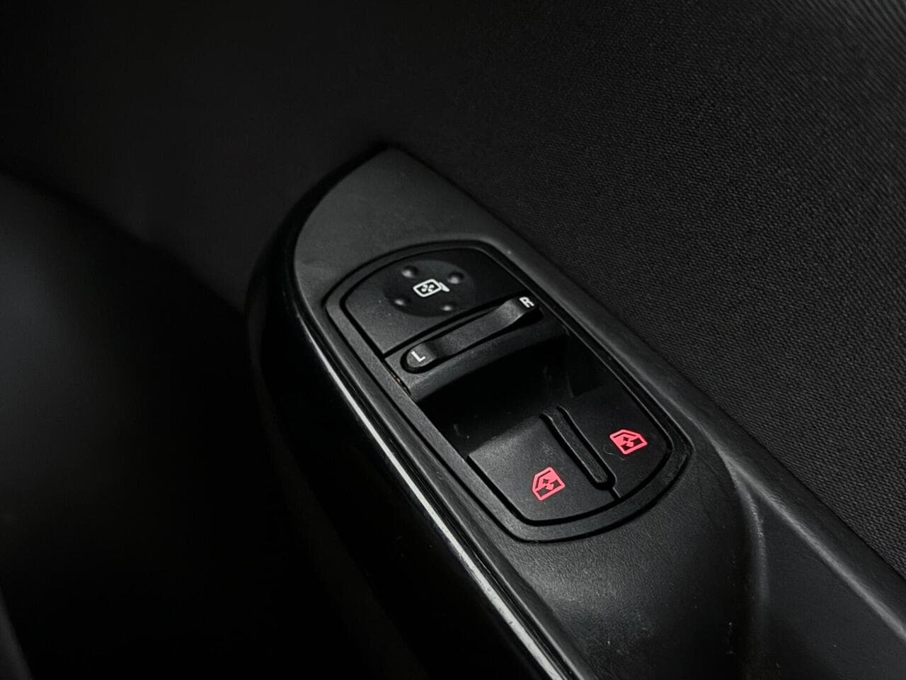 Vauxhall Corsa thumbnail Misc Controls