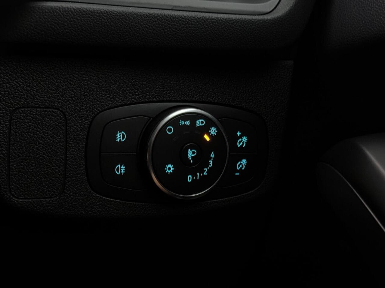 Ford Focus thumbnail Misc Controls