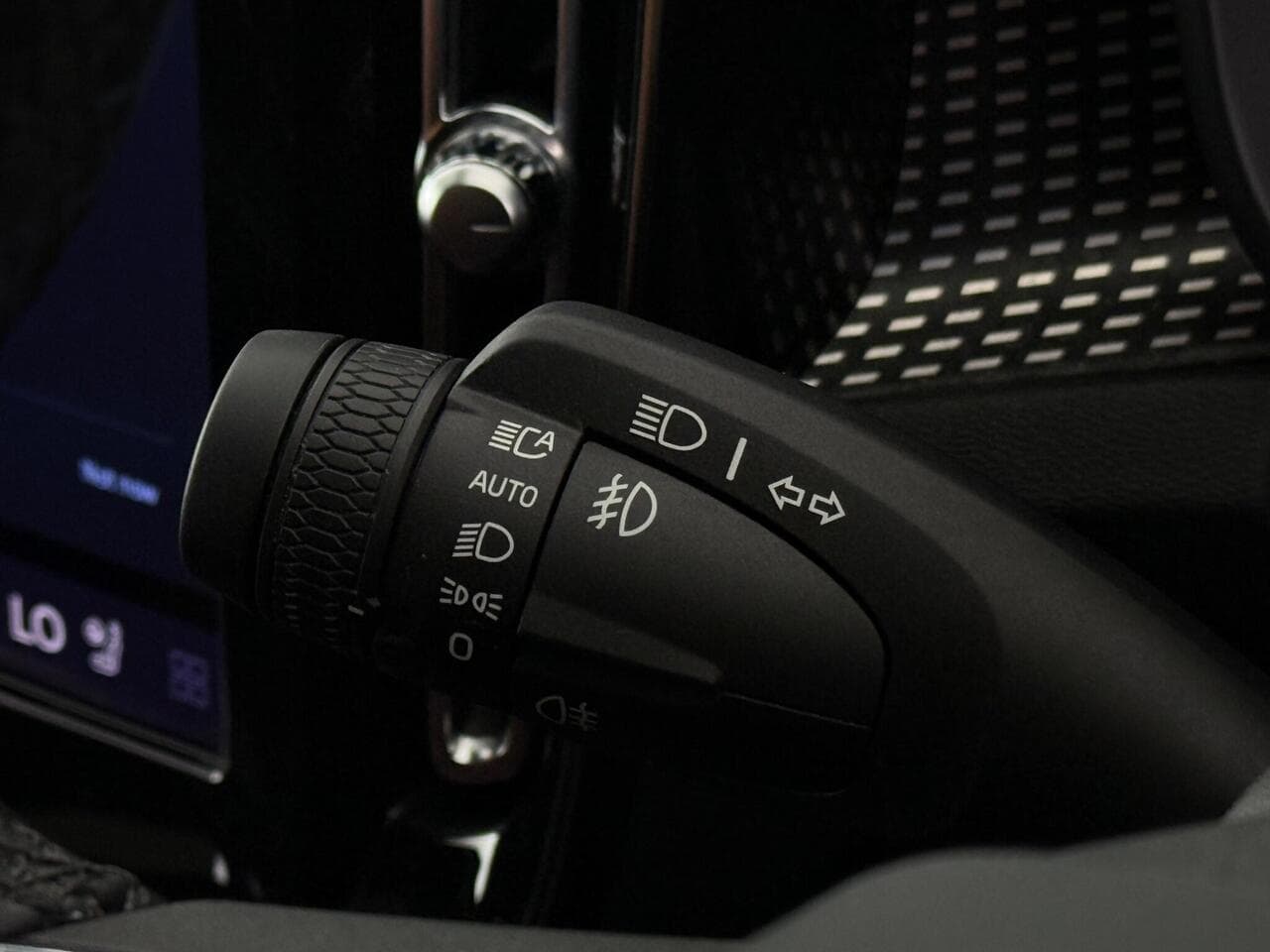 Volvo XC40 thumbnail Misc Controls