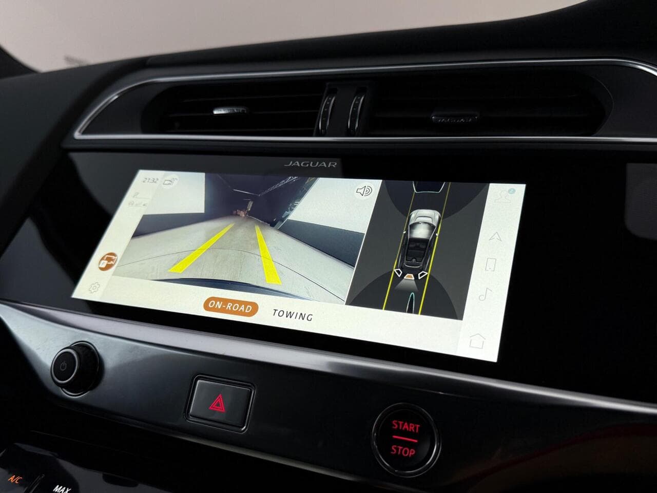 Jaguar I-PACE thumbnail Infotainment System