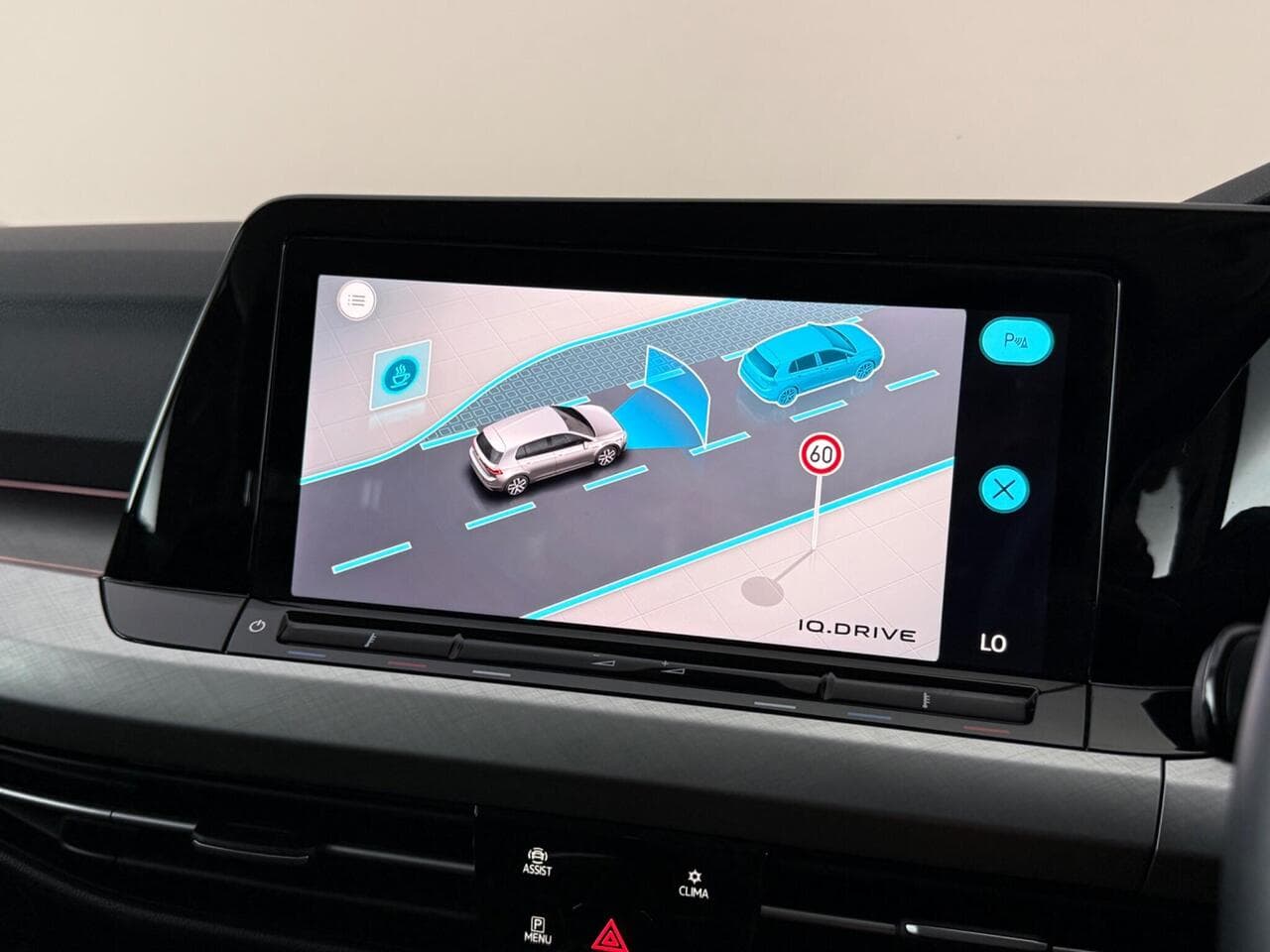Volkswagen Golf thumbnail Infotainment System