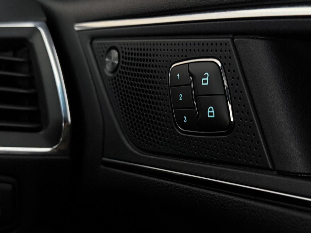Ford Edge thumbnail Misc Controls