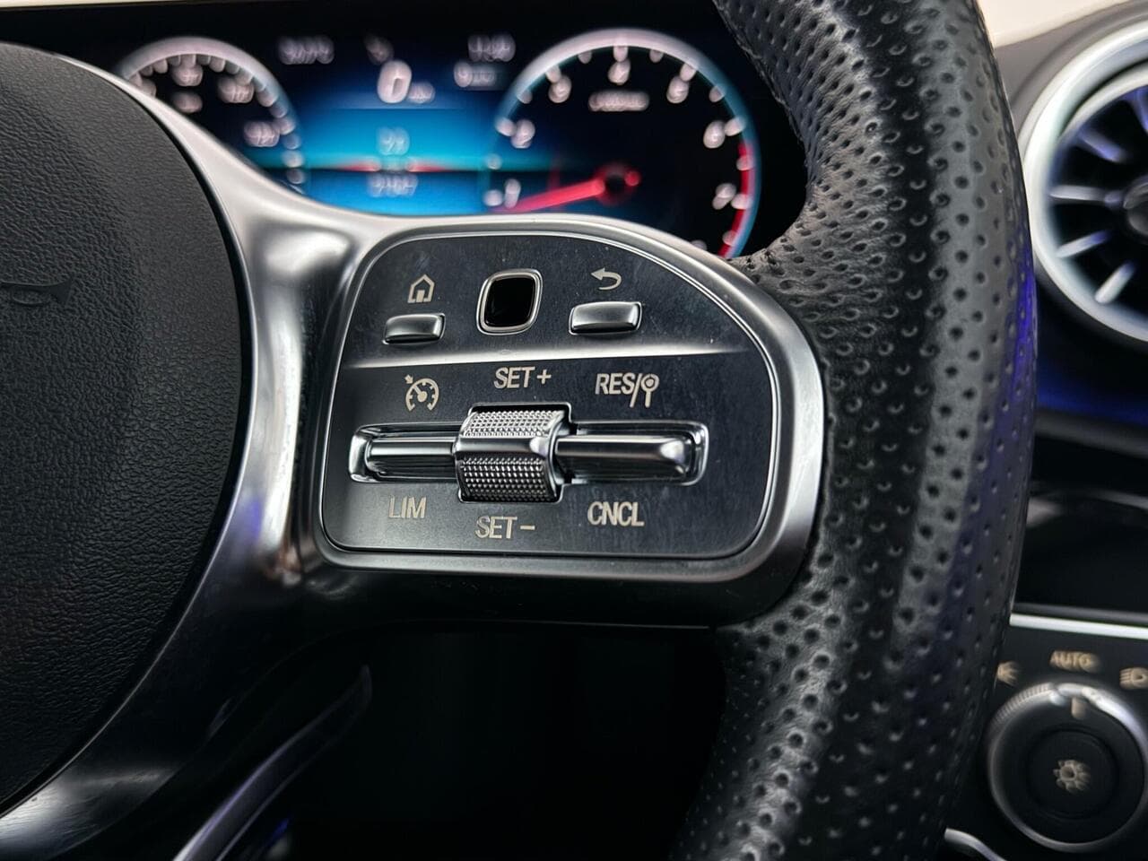 Mercedes-Benz CLA thumbnail Misc Controls
