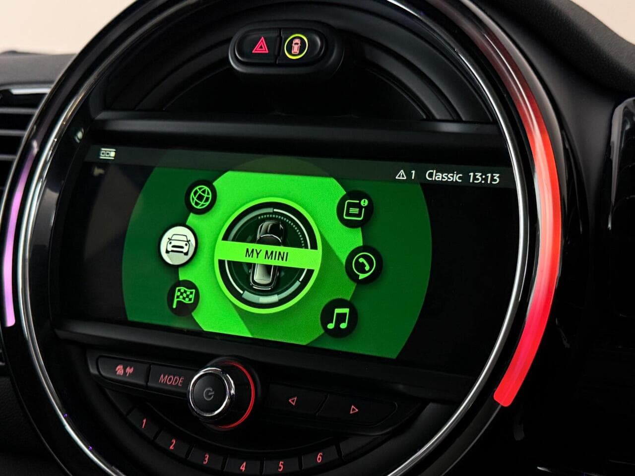 MINI Clubman thumbnail Infotainment System