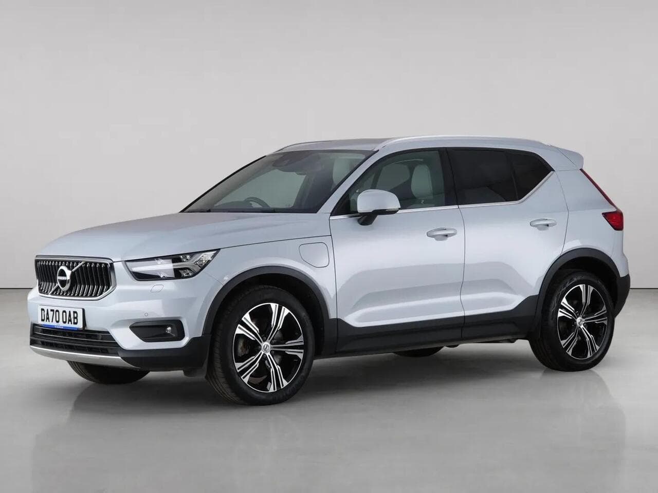 Volvo XC40 thumbnail Front Left