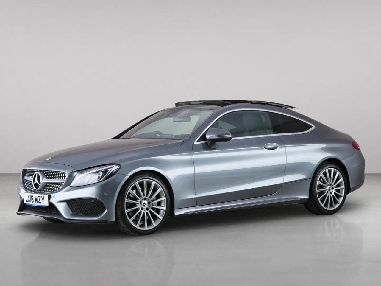 Mercedes-Benz C Class thumbnail Front Left