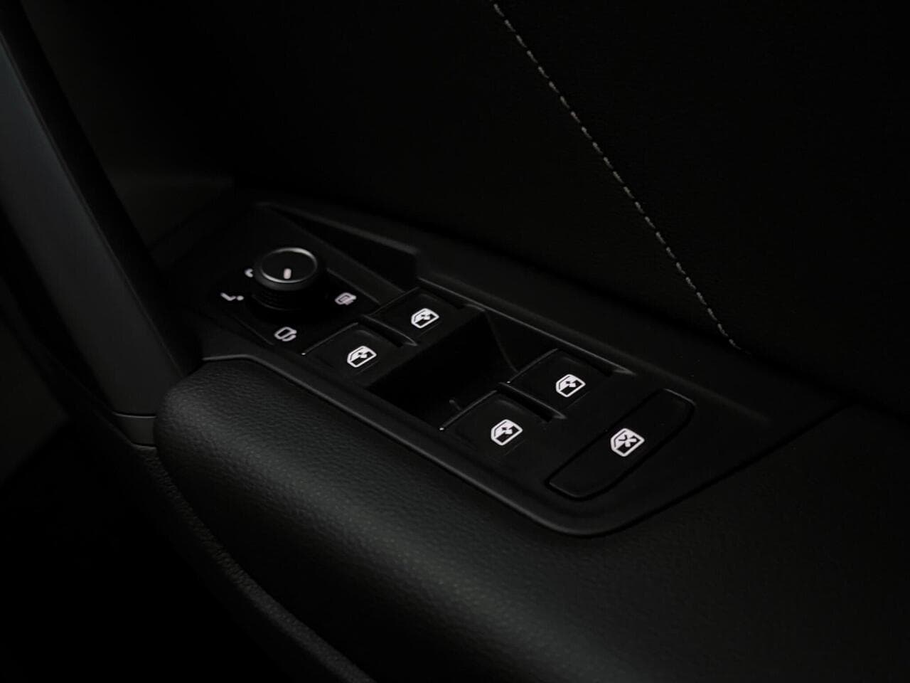 Volkswagen Tiguan thumbnail Misc Controls