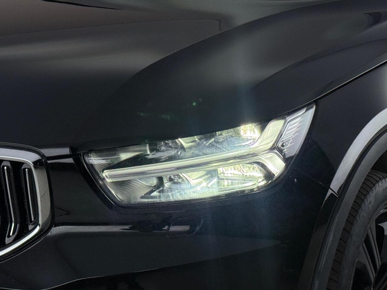 Volvo XC40 thumbnail Lights Front