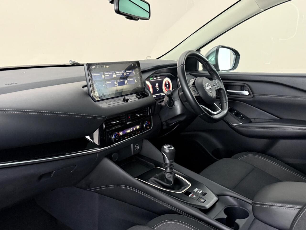 Nissan Qashqai thumbnail Interior Front