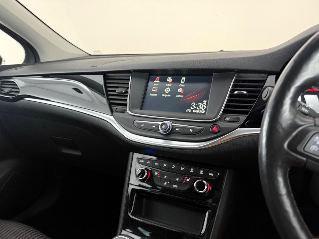 Vauxhall Astra thumbnail Infotainment System