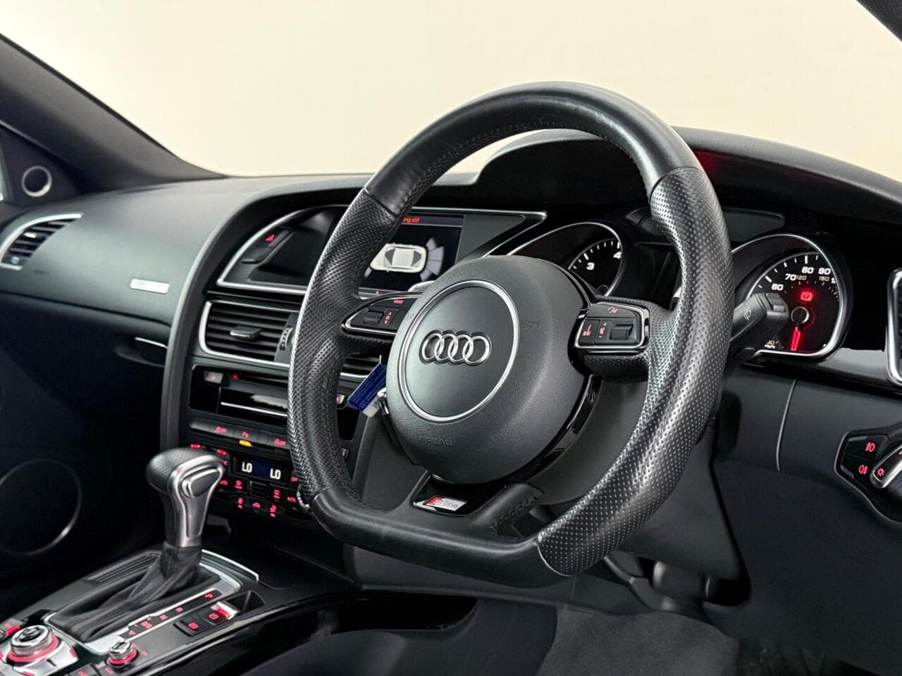 Audi A5 thumbnail Steering Wheel
