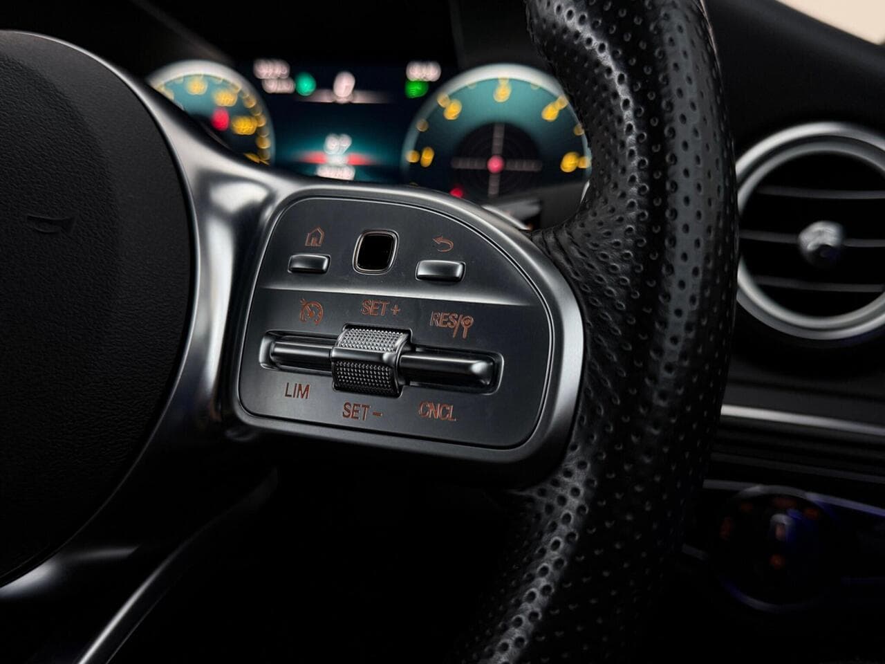 Mercedes-Benz C Class thumbnail Misc Controls