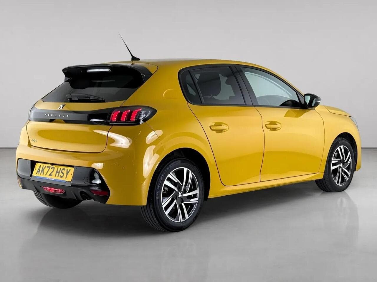 Peugeot 208 thumbnail Rear Right