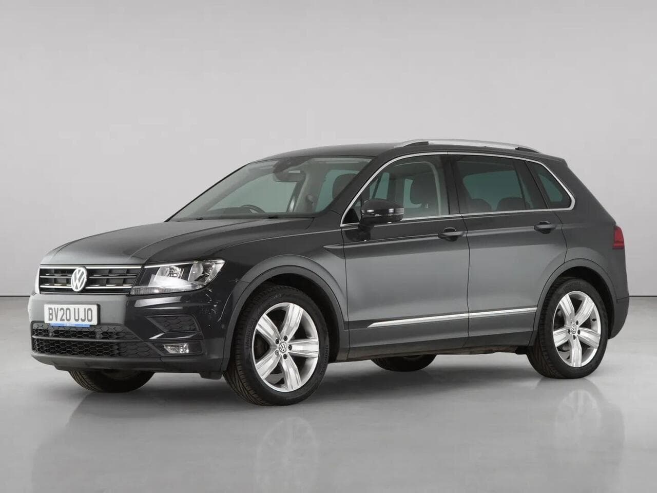 Volkswagen Tiguan thumbnail Front Left