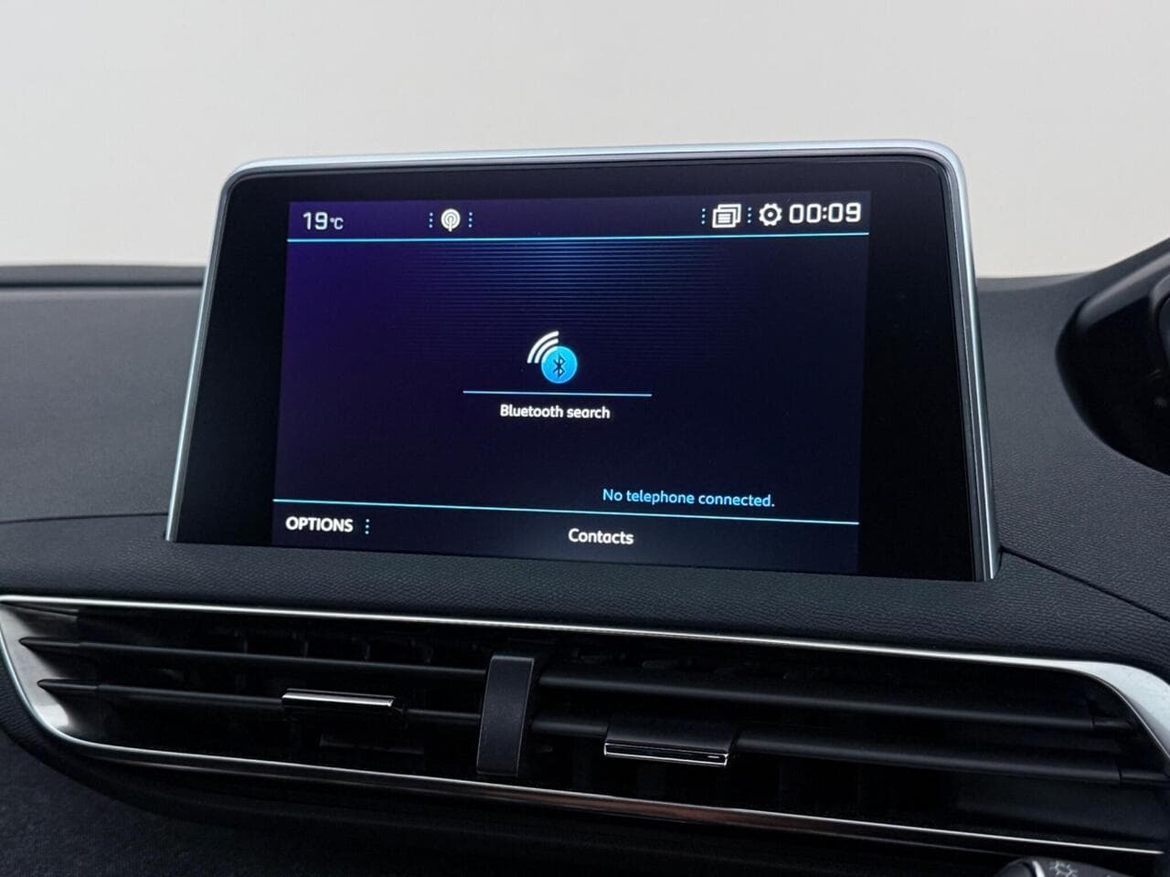 Peugeot 5008 thumbnail Infotainment System
