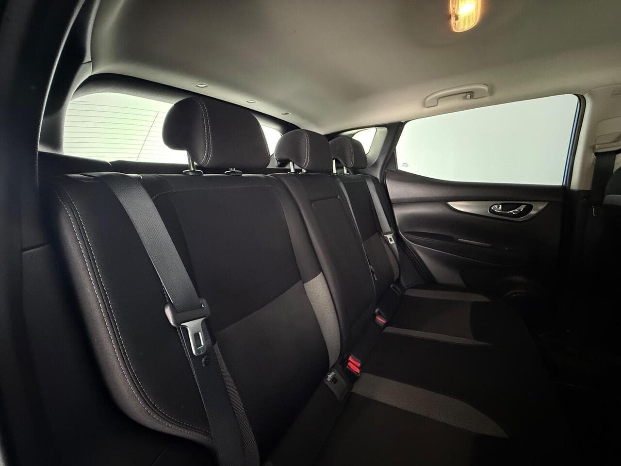 Nissan Qashqai thumbnail Seats Rear