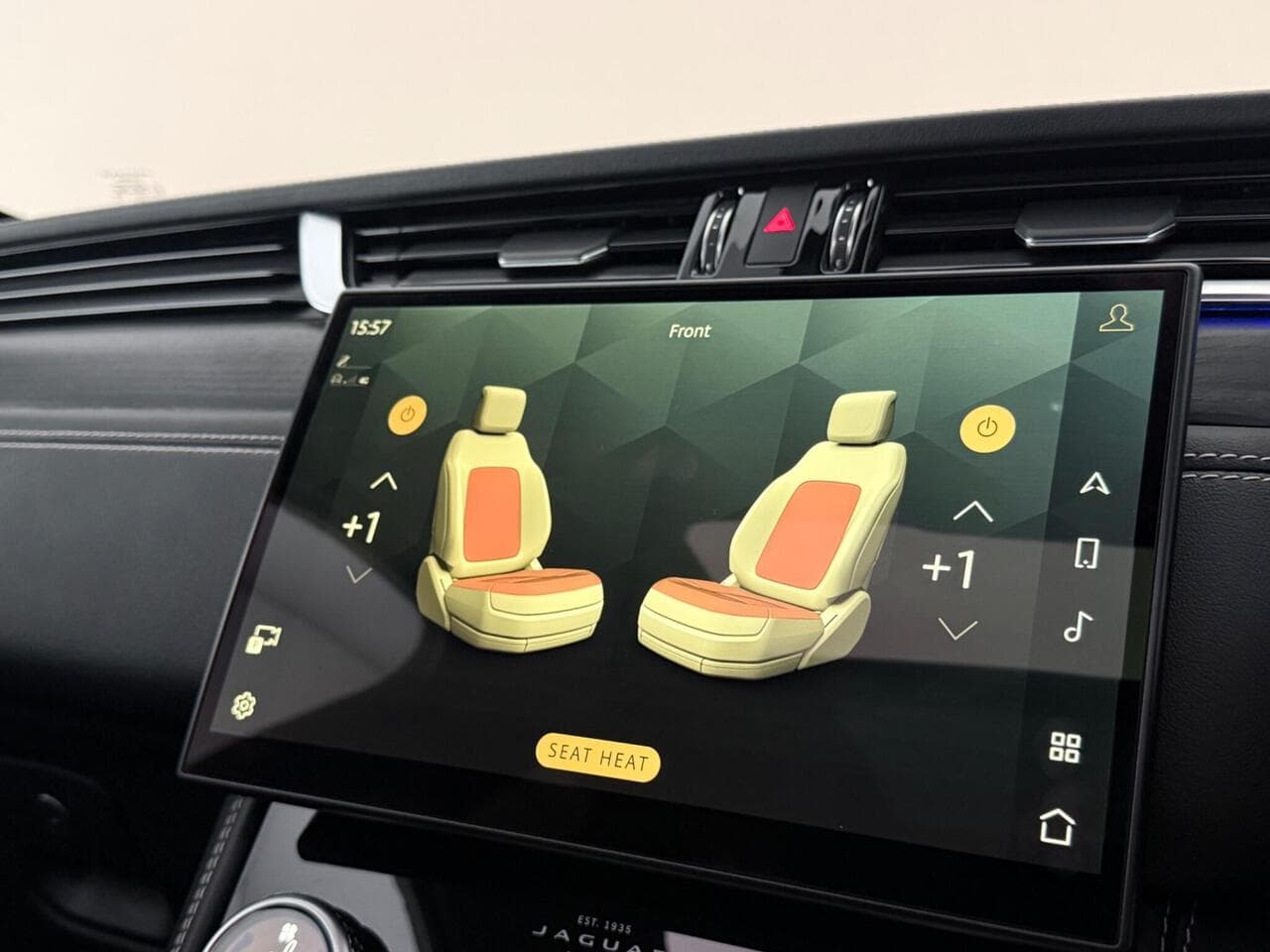 Jaguar F-PACE thumbnail Infotainment System