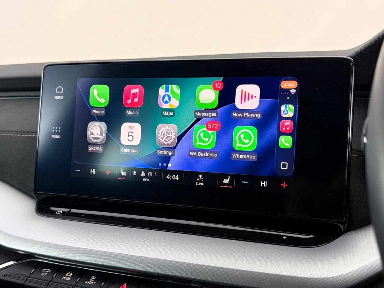 Skoda Octavia thumbnail Infotainment System
