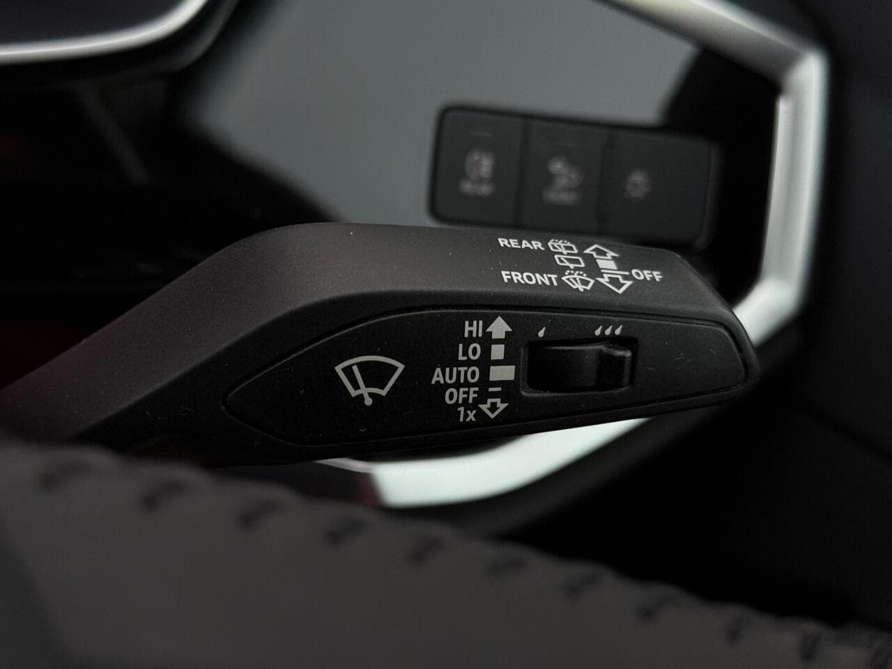 Audi Q3 thumbnail Misc Controls