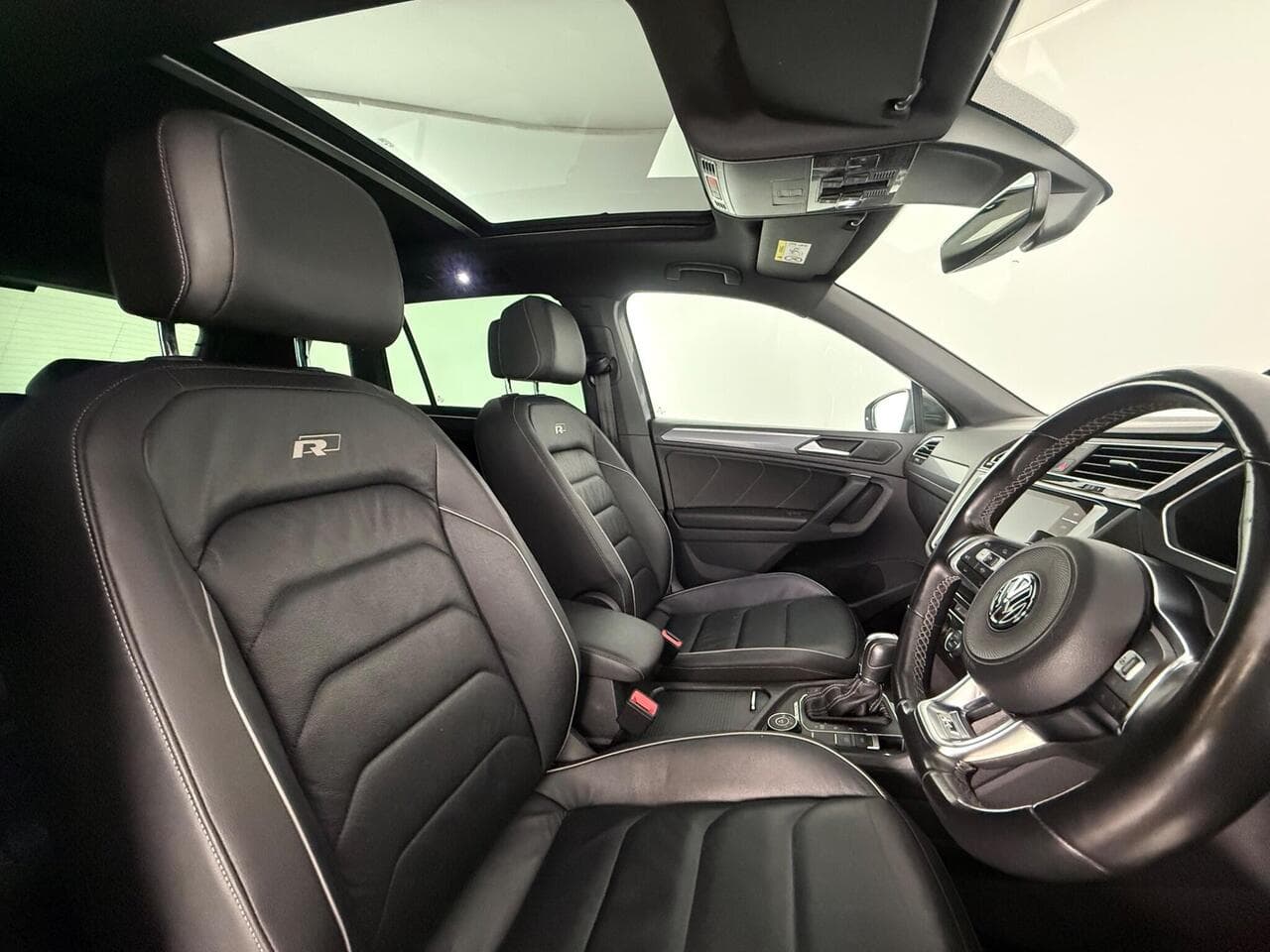 Volkswagen Tiguan thumbnail Seat Driver