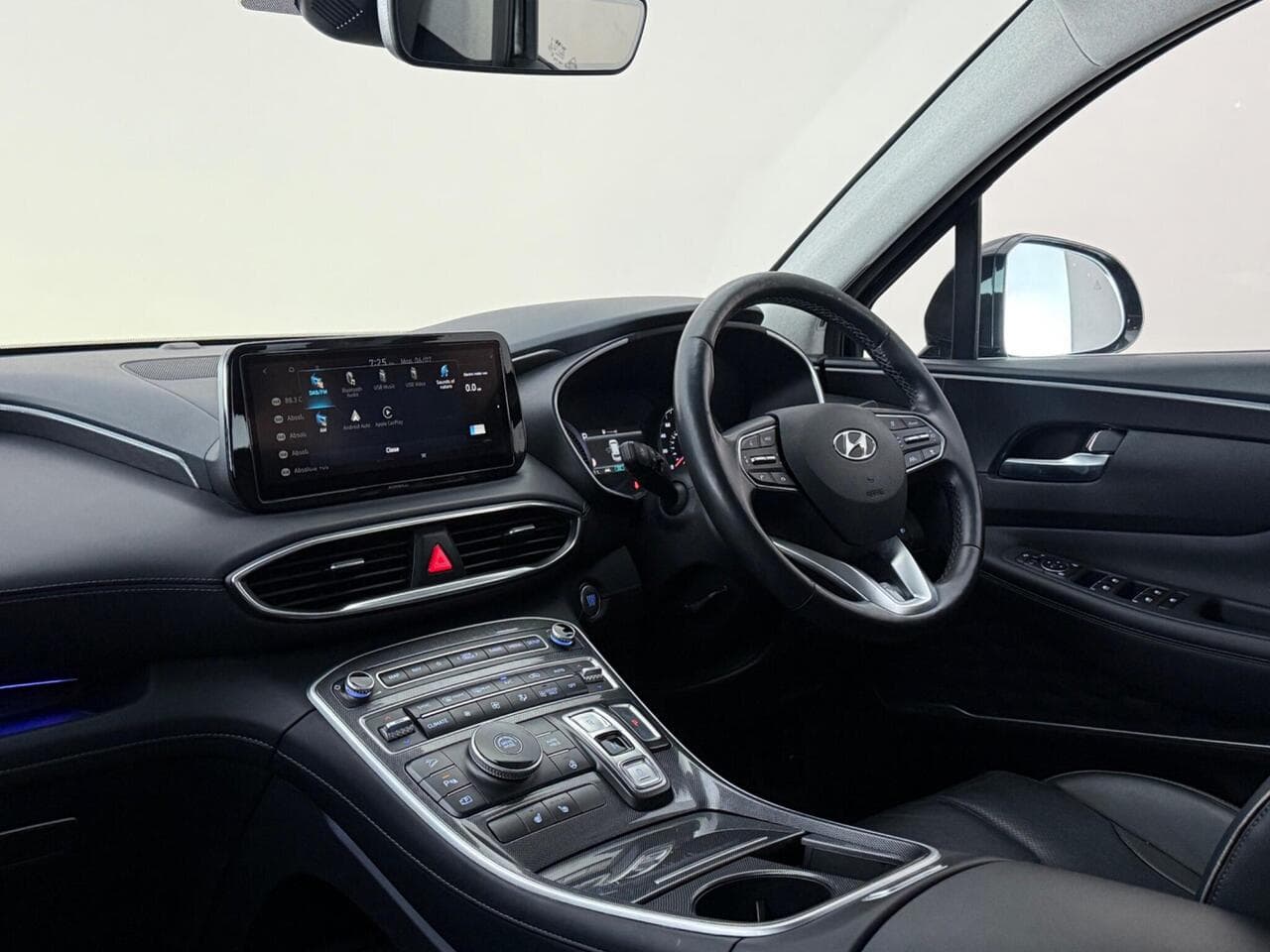 Hyundai Santa Fe thumbnail Interior Front