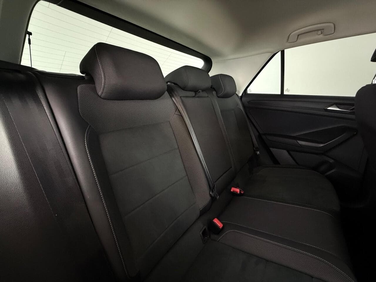 Volkswagen T-Roc thumbnail Seats Rear