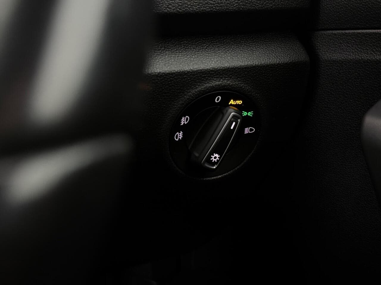 Volkswagen T-Roc thumbnail Misc Controls